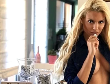 Η Αλεξάνδρα Παναγιώταρου «τρελαίνει» κόσμο - Δείτε την σε αποκαλυπτική βραδινή έξοδο (φωτό)